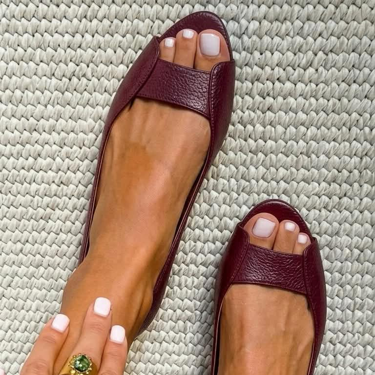 Fionnuala - Chic Comfort Gold Sandals | Elina Dublin